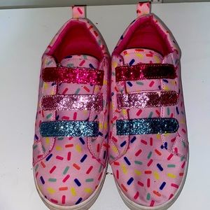 Sprinkle children’s shoes